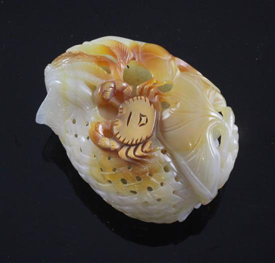 A Chinese agate carving, 7.5cm